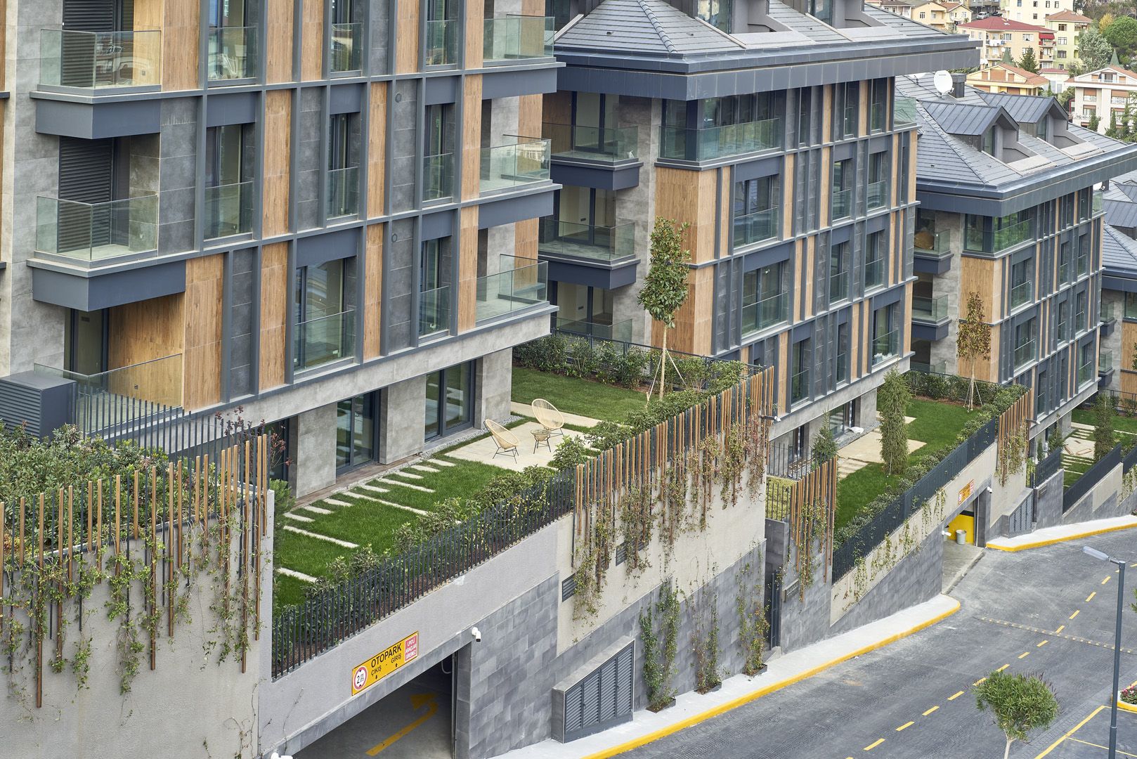 Topografyaya kademelenen bloklar ve site içi yol